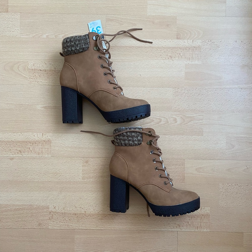 Boots - Picture 4 of 9
